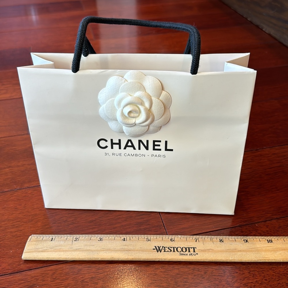 CHANEL Paris gift bag set - Picture 2 of 8